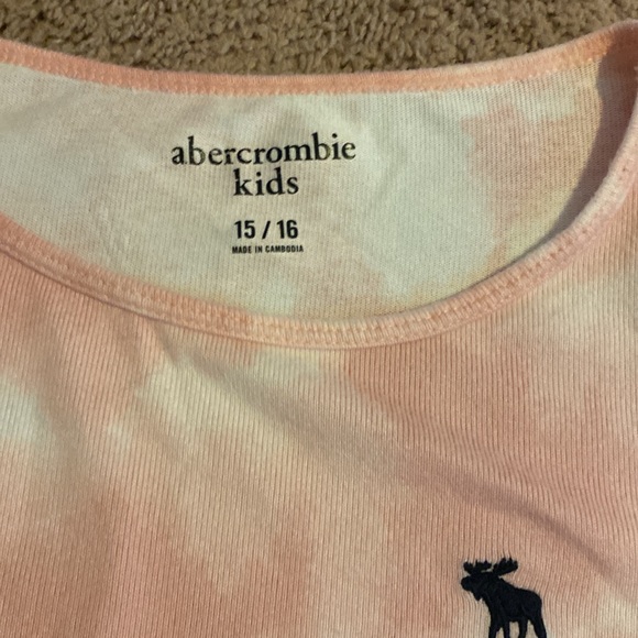 2 short sleeve and 2 long sleeve shirts. All 15/16 except the white. - Picture 5 of 7